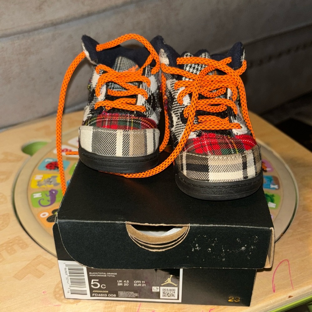 Jordan 5 Retro Plaid Size 5C Black, Plaid & Orange